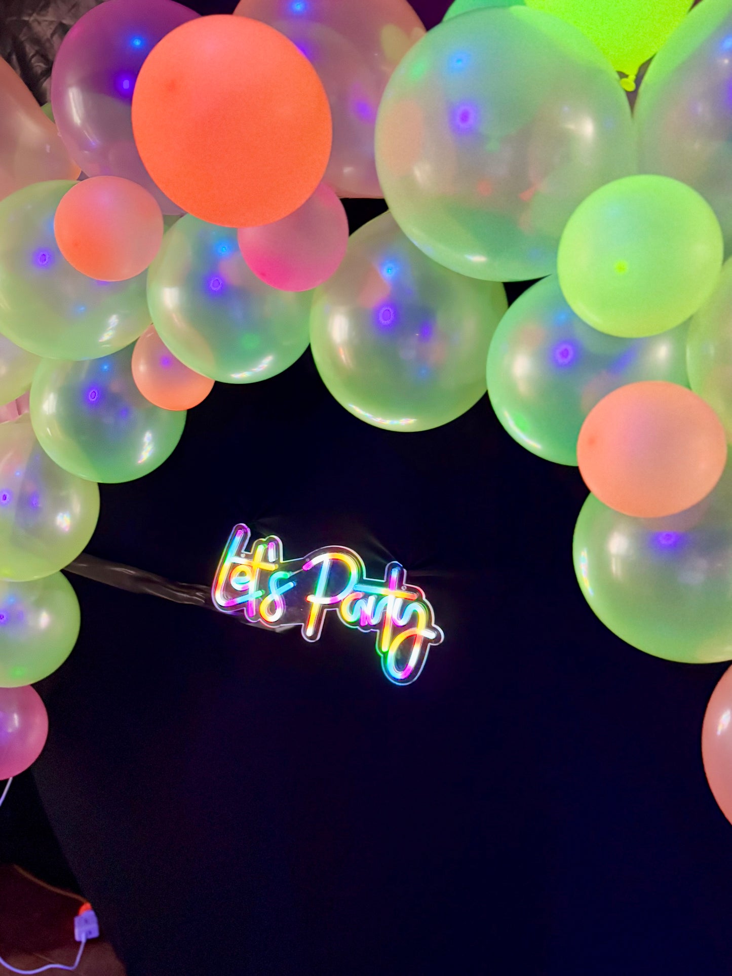 Hire: Neon Light - Let’s Party